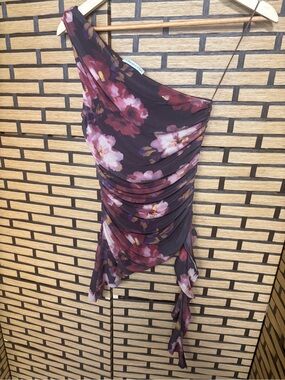 Milk + honey burgundy one shoulder floral top size XS
